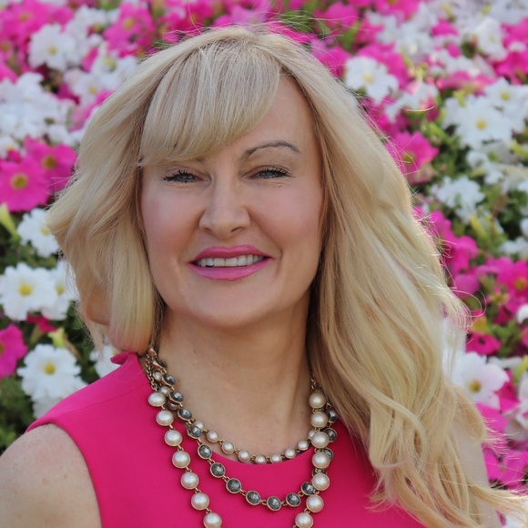 Meet your Posher, Lisa - Picture 1 of 1